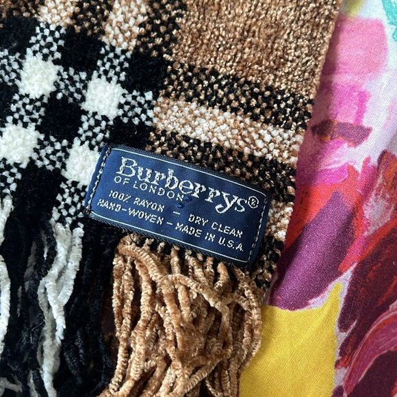 Iconic Burberry Plaid Velour Scarf! OS - Picture 2 of 3